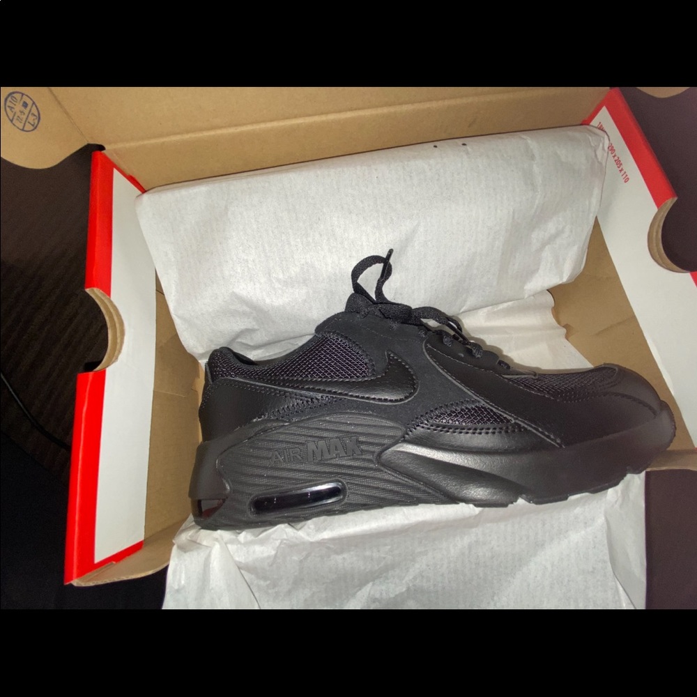 NIKE AIR MAX EXCEE BRAND NEW